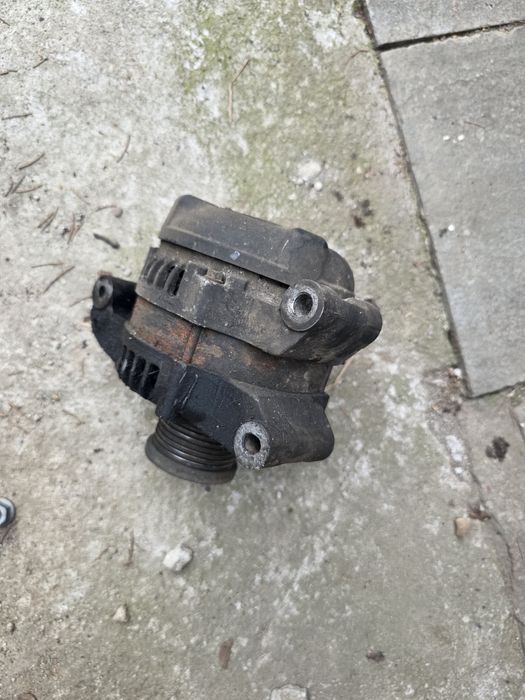 Alternator toyota avensis t25