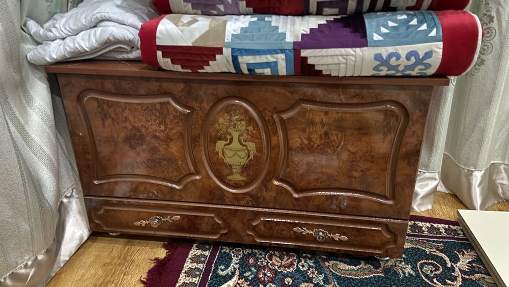 Продам спальную гарнитуру