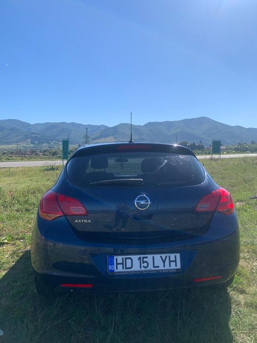 Vând Opel Astra J 2009
