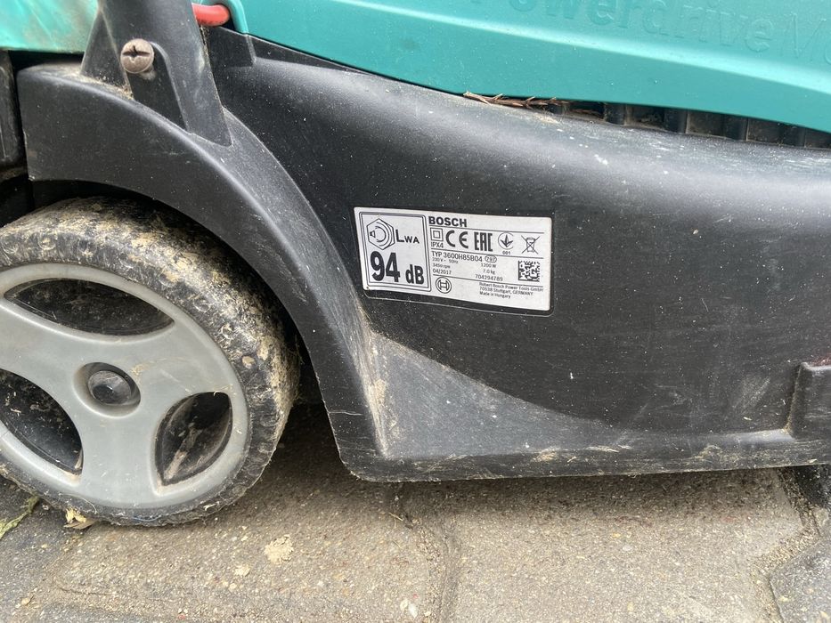 Vand masina de tuns gazon bosch