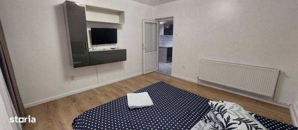 Inchiriez apartament in regim hotelier .