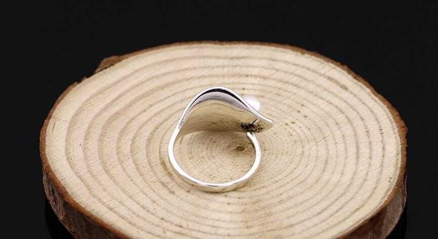 Сребърен пръстен листенце и перла за жени - 925