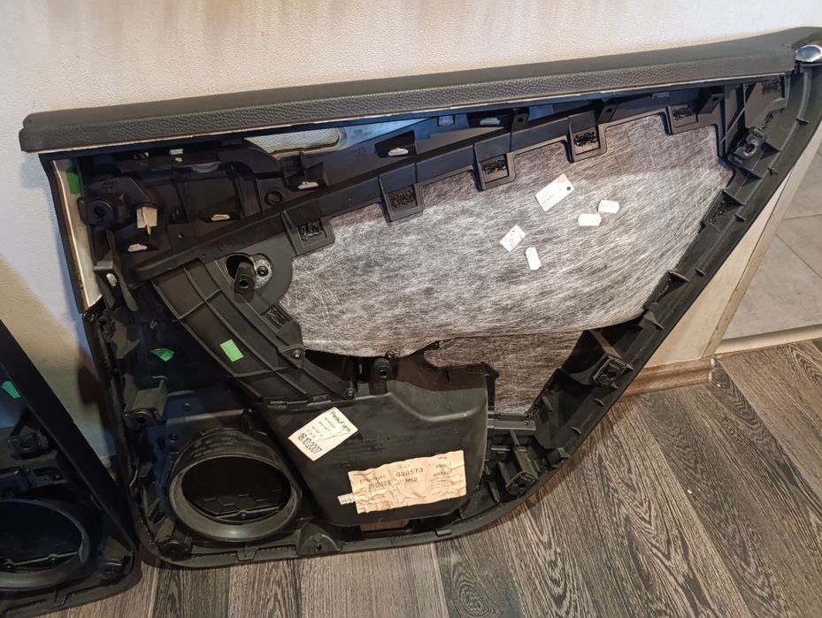 Кори за задните врати на Passat B6 Комби