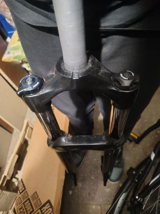 Suspensie  fața de bicicleta rockshox pe arc
