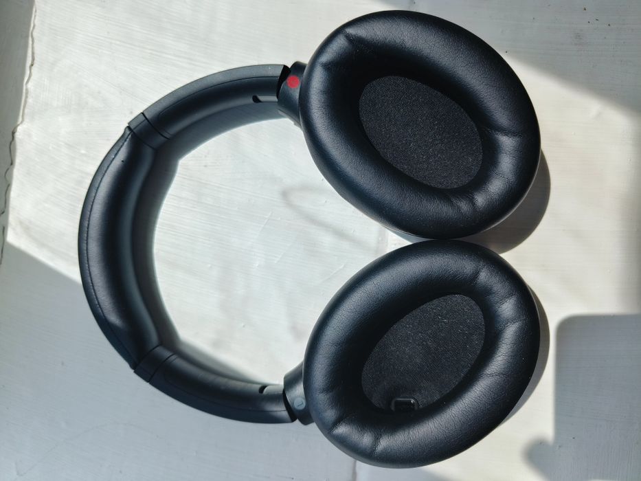 Sony WH-1000XM4.