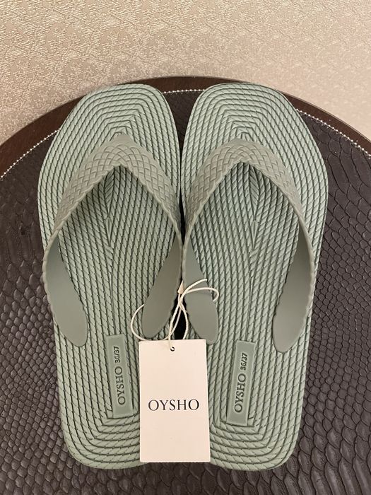 Шлепанцы OYSHO новые