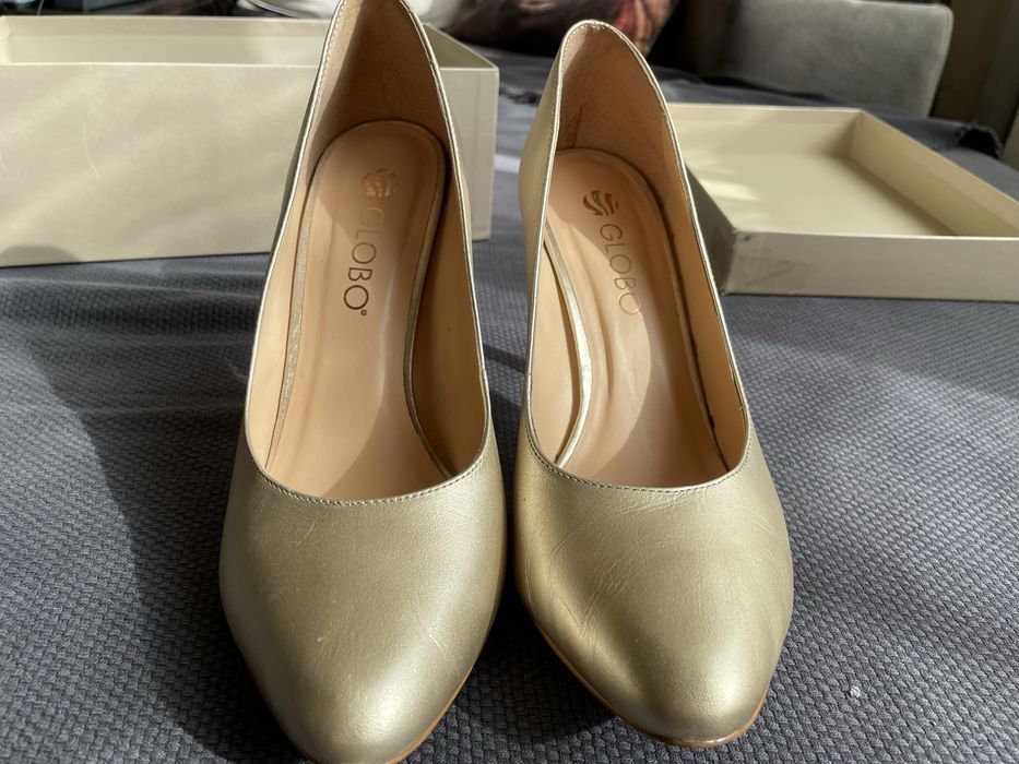 Обувки на висок ток