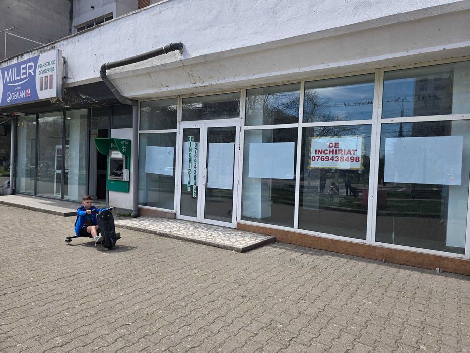 Spatiu comercial de inchiriat intersectia Sanitas