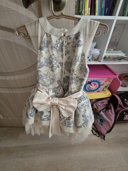 Продам платье для девочки