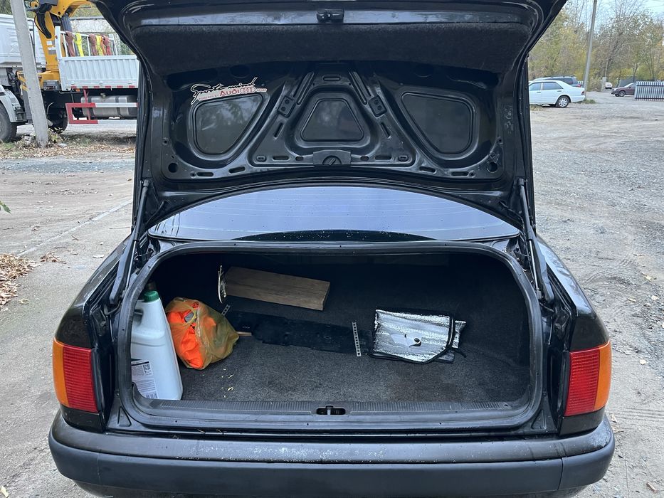 Продам Audi 100c4 2.0