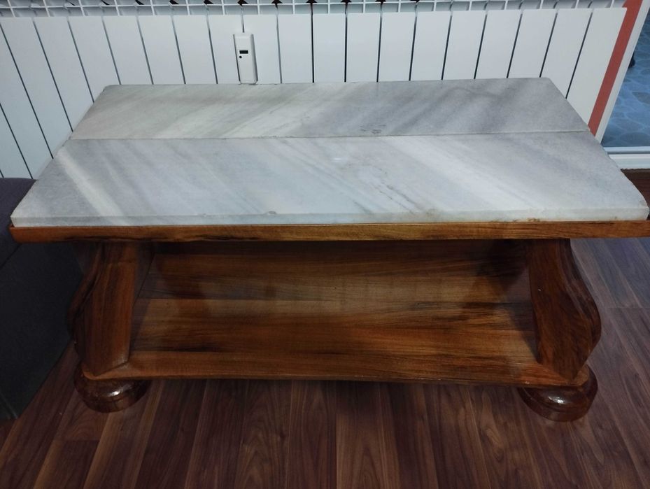 Холна маса с мраморен плот