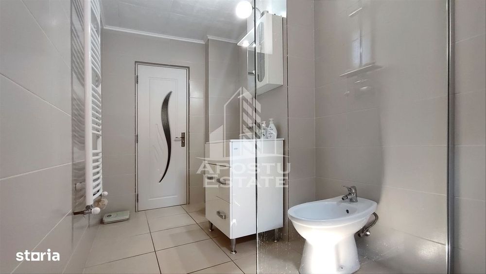 Apartament 4 camere, centrala proprie, zona Miorita