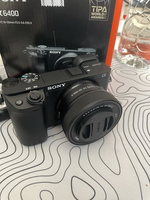 Sony A6400 + Sony 16-50mm f/3.5-5.6 PZ