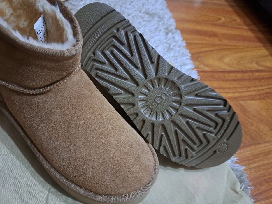 Botine UGG cu blanită
