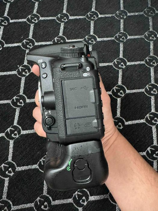 Nikon D7500+Nikon 17-55mm f/2.8G ED на 9883 кадъра