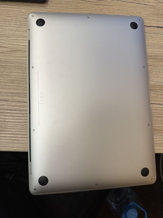 MacBook Air 13” 2020 – Intel i3 / 8GB RAM / SSD 256GB / Retina