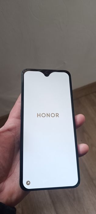 Продавам  чисто нови два броя телефони