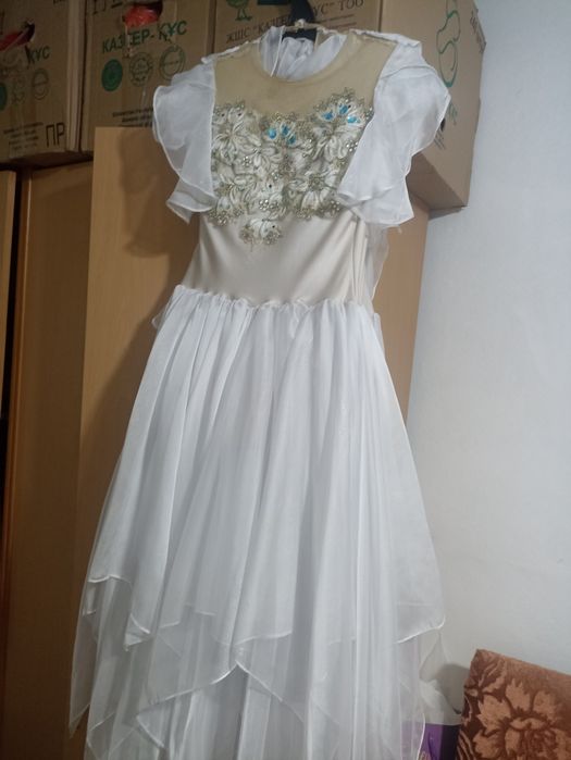 Белое платье для вальса