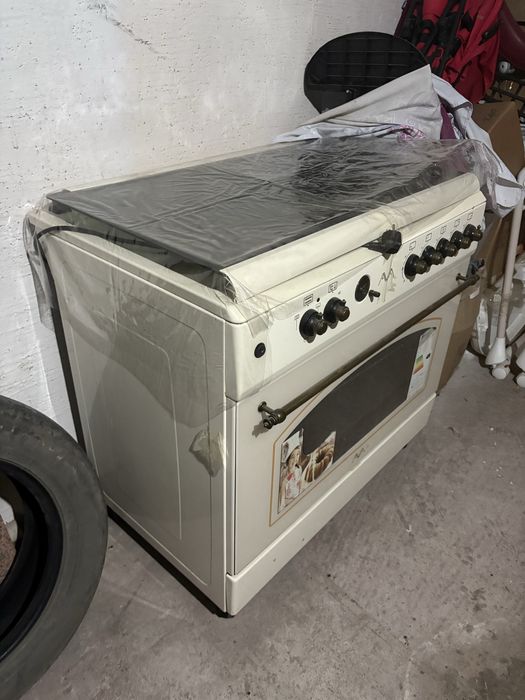 Продам газ плиту