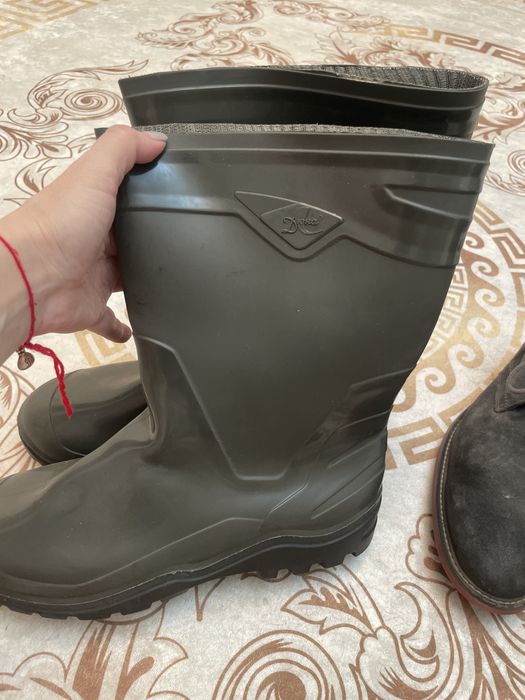 Продам резиновые мужские сапоги