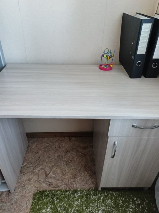 Продам письменный стол
