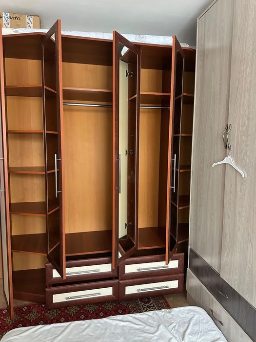 Продам шкаф плательный