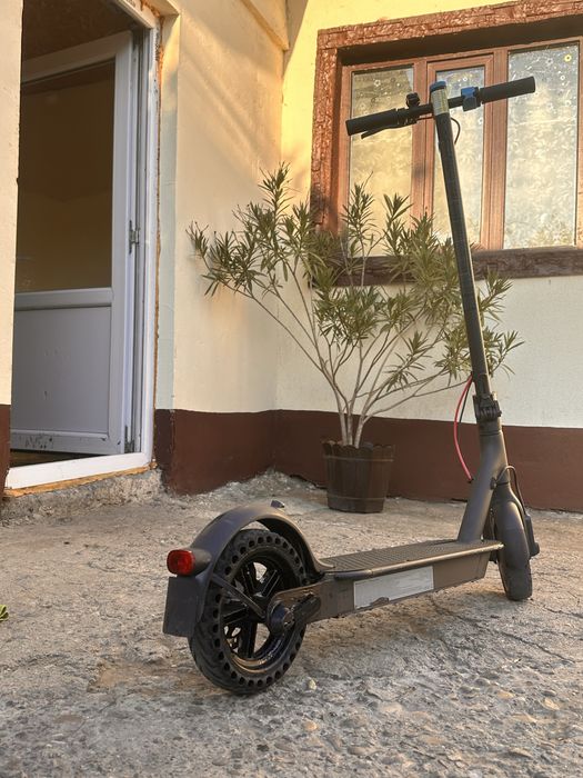 Vând trotinetă electrică