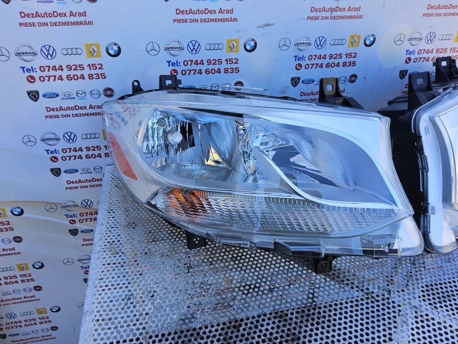 Far Mercedes Sprinter w907 faruri stânga dreapta Sprinter cod a9109060500 a9109060400