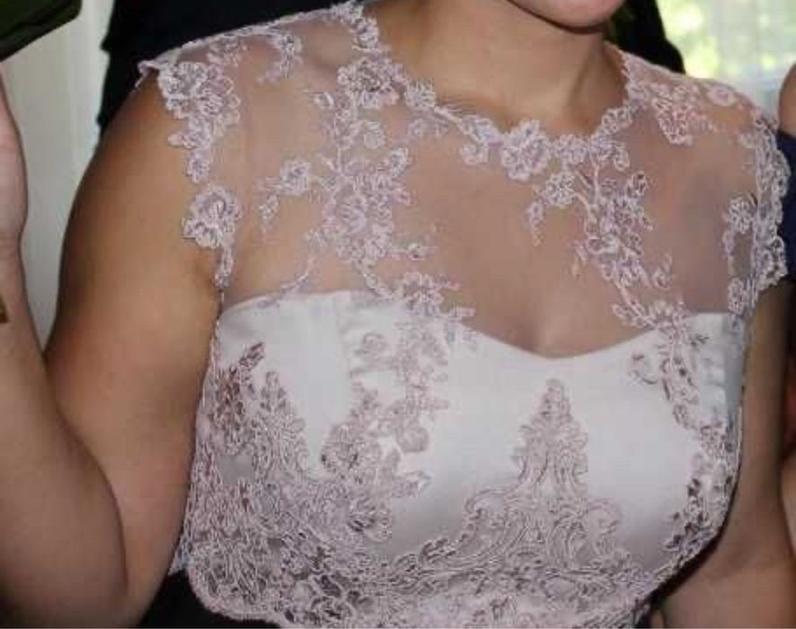 Официална дизайнерска рокля с дантелени елементи – размер 42 (L)