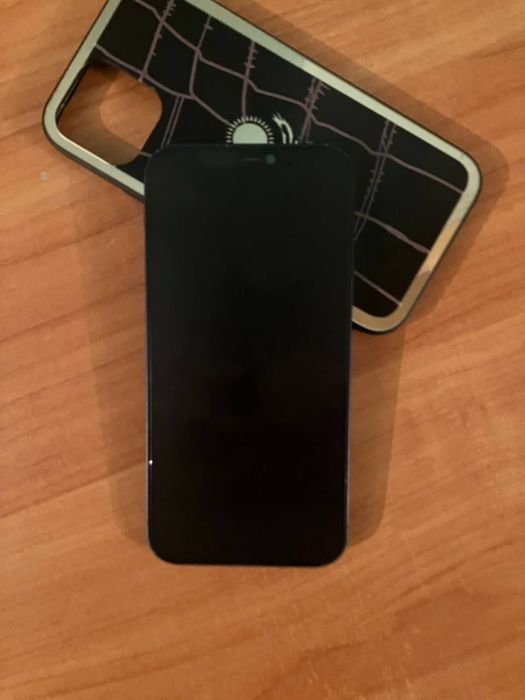 Продам срочно айфон 12