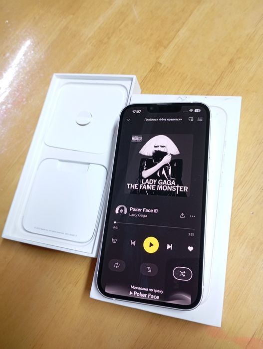 Продам iphone 13 white