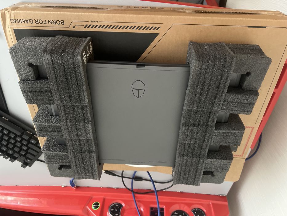 Срочно продаётся мощный ноутбук ThunderRobot Hunter R16