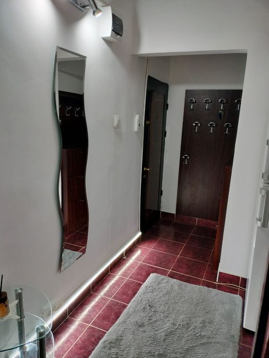 Închiriez apartament semidecomandat cu 2 camere