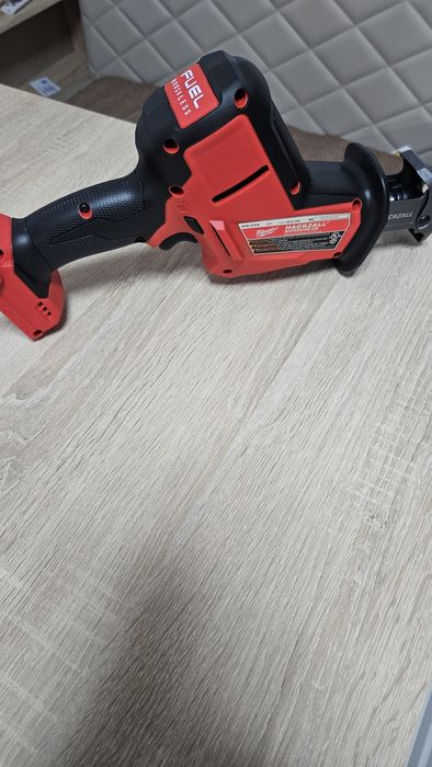 Fierăstrăul sabie milwaukee m18 model destinat pietei de America