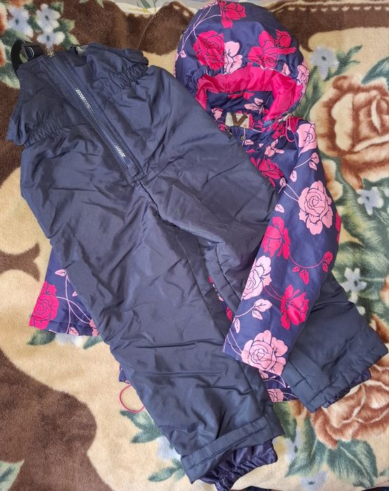 Продам демисезонный комбинезон на девочку