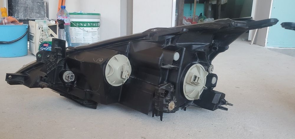 Фар десен Мицубиши Грандис