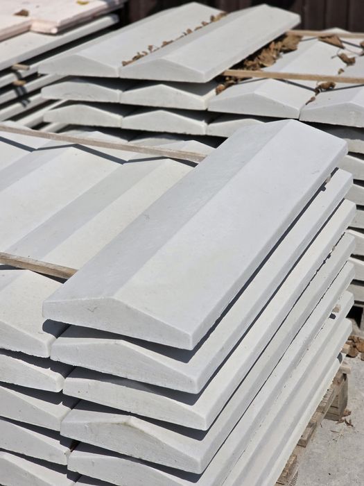 Capace de gard , coama,  pălării,