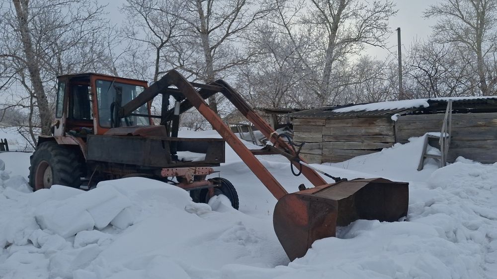 Трактор Т 16 на ходу