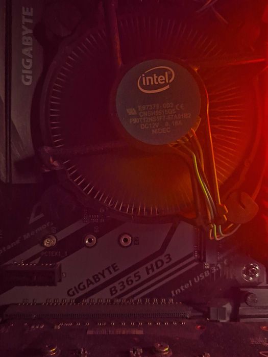 Обновен Геймърски Компютър + Монитор - Готов за игра и училище