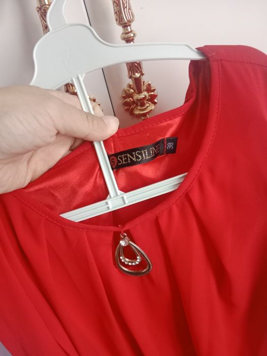 Платье , красное