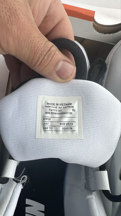 Продам кроссовки волейбольные