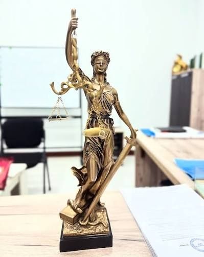 Qotillik ayblovi jinoyat ishi advokat himoya sud tergov