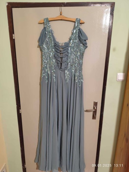 Официална Рокля.