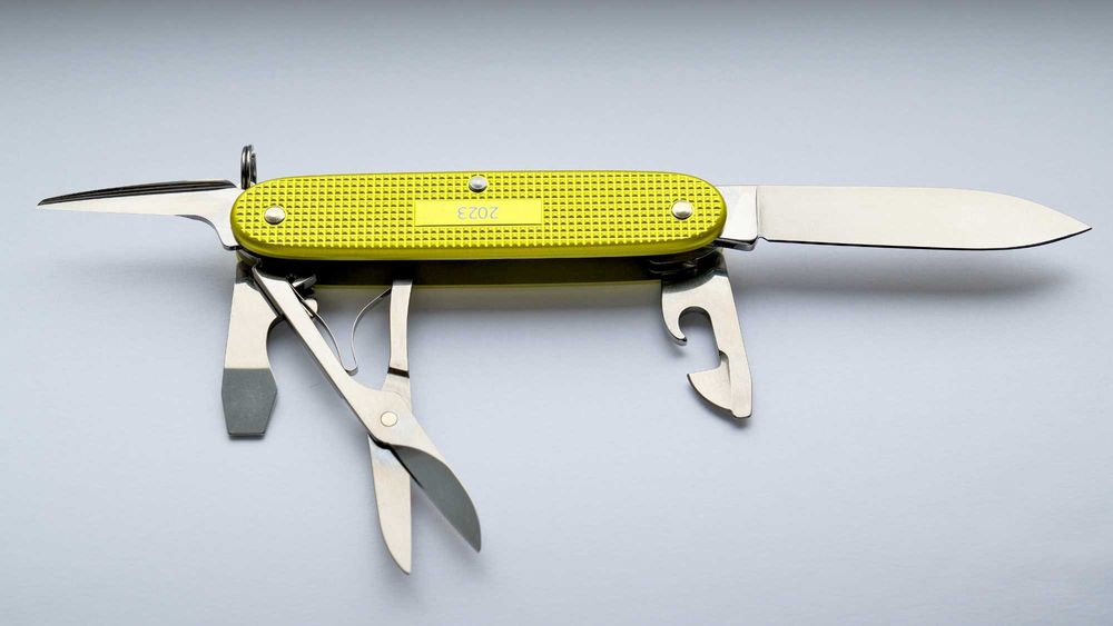 Victorinox Pioneer X Alox Limited Edition 2023 Electric Yellow nou