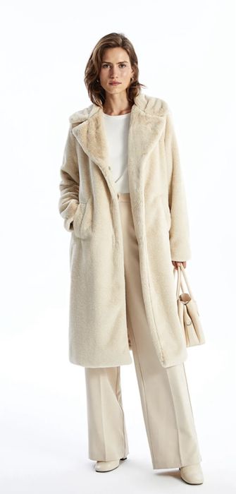 Ново палто от LC WAIKIKI (не е носено). Размер: 44. Цена: 55 лв.