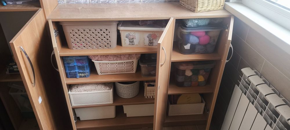 Срочно продаём стол и комод