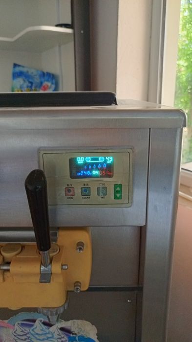 Фрейзир сотилади 220v сигими 10литер.