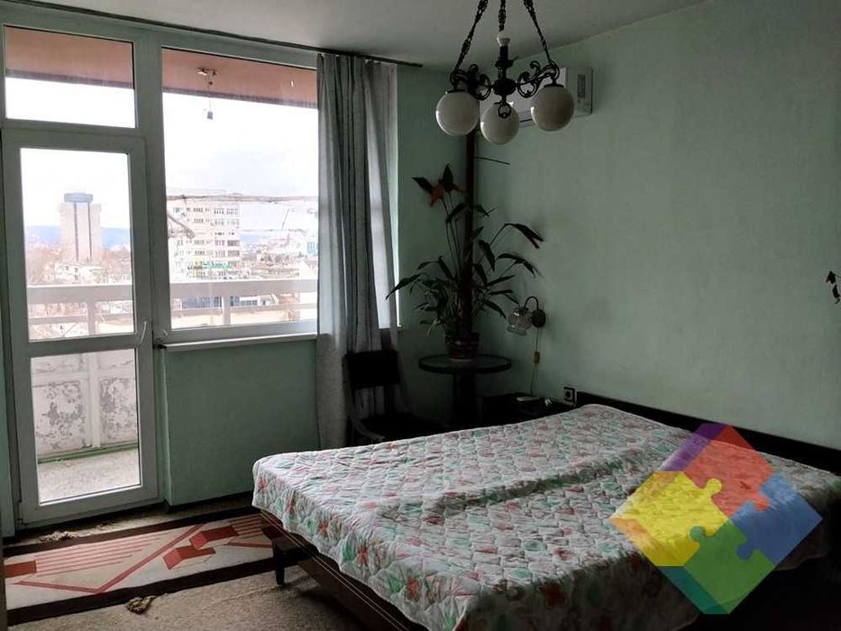 Само на метри от ИУ Варна и Морската градина