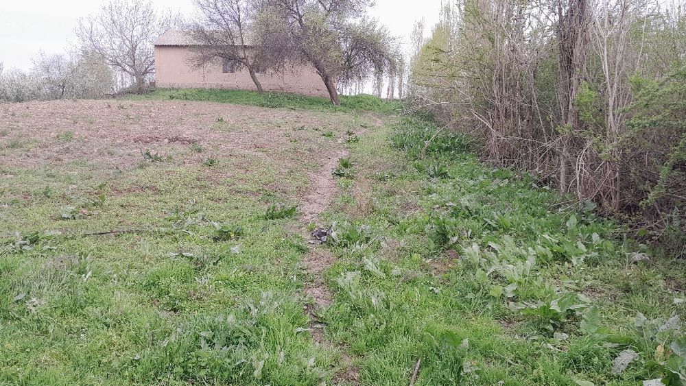 Курилиши тугалланмаган уй жой.