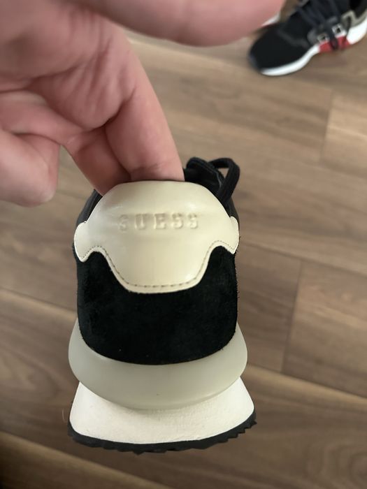 Adidasi Guess marimea 43